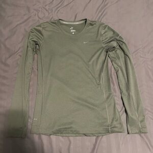 GREY NIKE athletic long sleeve tee